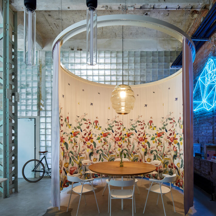 BOMMA_Blimp_Mars_Offices_BoysPlayNice_02
